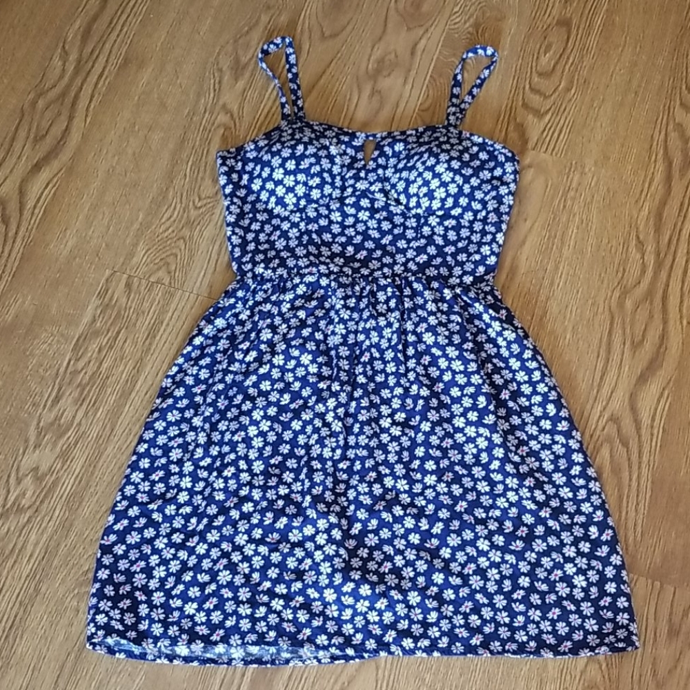 Super cute blue w/white flowers dress